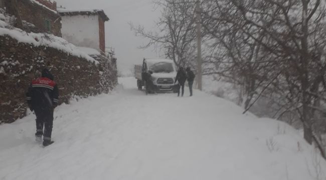 EKİPLERDEN YOĞUN KAR MESAİSİ