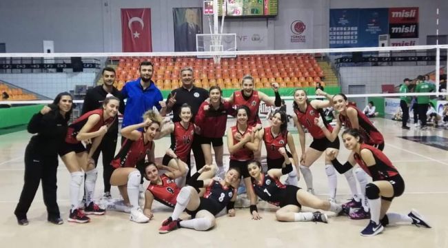 KADIN VOLEYBOL TAKIMINDAN MUHTEŞEM DÖNÜŞ