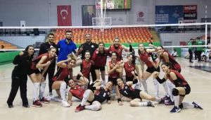 KADIN VOLEYBOL TAKIMINDAN MUHTEŞEM DÖNÜŞ