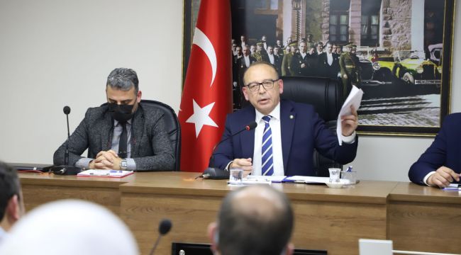 ÇETİN AKIN: “ÇAMUR ATMALARLA SİYASET YAPILAMAZ” 