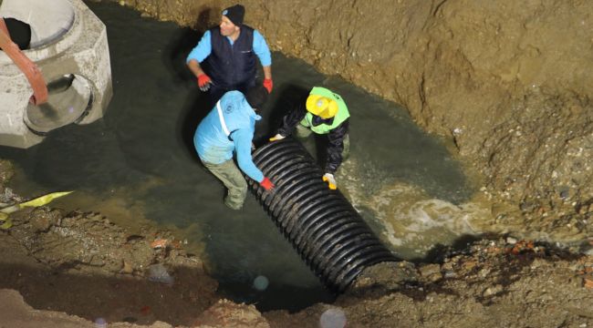 TURGUTLU'DA VATANDAŞ MAĞDUR OLMASIN DİYE GEÇ SAATLERE KADAR ÇALIŞTILAR