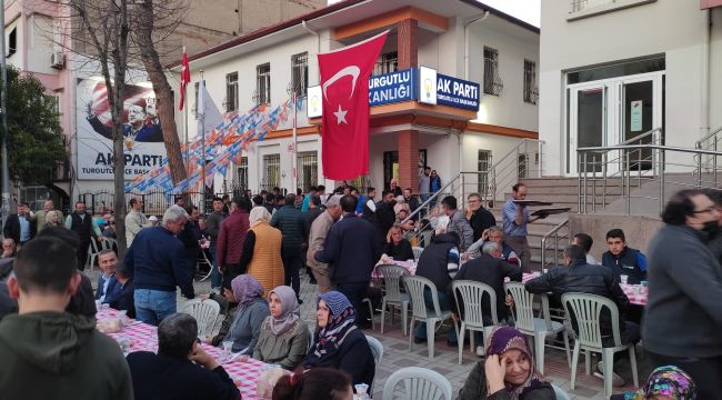 AK PARTİ’DEN TURGUTLU'DA 2 BİN KİŞİLİK TEŞKİLAT İFTARI 