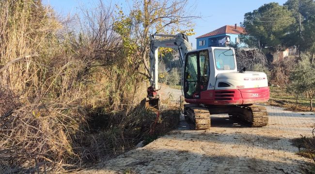 Çepnidere mahallesinde 1 kilometrelik dere temizlik çalışması yapıldı