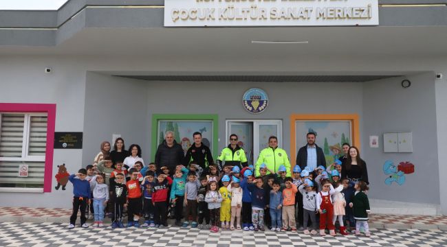 Turgutlu Belediyesi Çocuk Kültür Sanat Merkezi Öğrencilerine Polislerden Özel Ziyaret