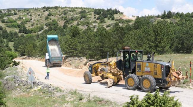 1 Yıllık Hummalı Çalışmayla Spil'e Güvenli Ulaşım Konforlu Yollar