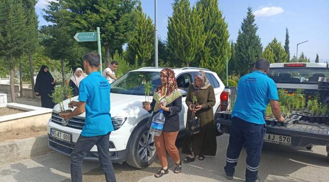 Kabir Ziyareti Yapan Vatandaşlara Büyükşehir’den Sıcak Karşılama