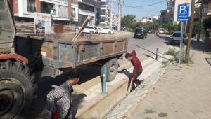 Salihli’de Yağmursuyu Izgaraları Temizlendi