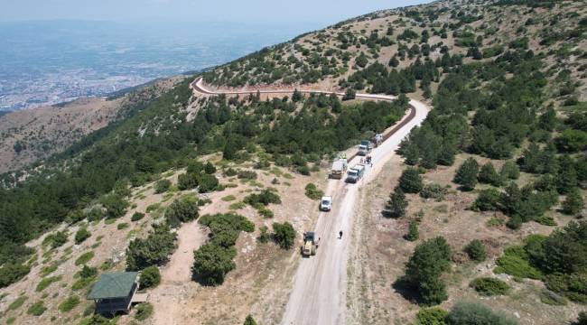 Spil Dağı Yolunda Sathi Kaplama Çalışması Başladı