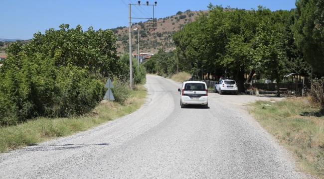 Yol Çalışmaları Muhtarların Takdirini Topluyor