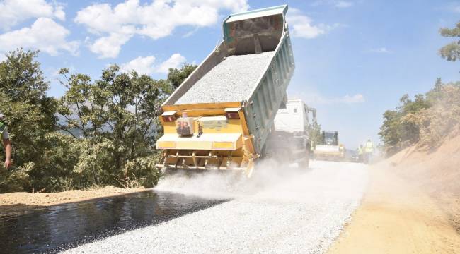 Büyükşehir’den Hem Alaşehir’i Hem Kiraz’ı Sevindiren Yol Çalışması