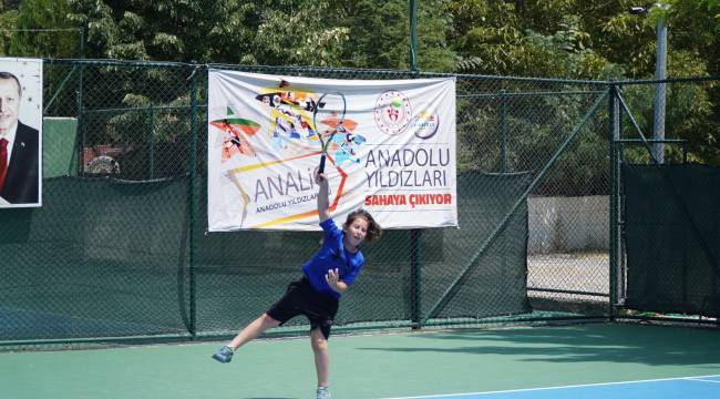 Manisa’da yapılan (ANALİG) Tenis Yarı Final müsabakaları tamamlandı