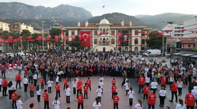 Manisa'da 100’üncü Yıl Kutlamaları Coşkuyla Başladı  