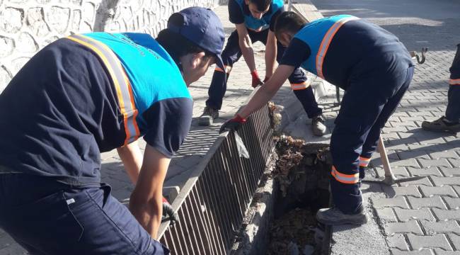 Soma’da 3 Mahallenin Yağmursuyu Izgaraları Temizlendi