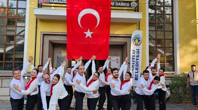 TURGUTLU’DA,100’ÜNCÜ YILDA LATİN DANSLARI RÜZGARI ESTİ