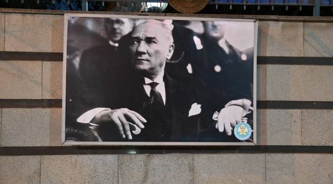 Batı Kışla’da Atatürk Fotoğrafları Yenilendi  