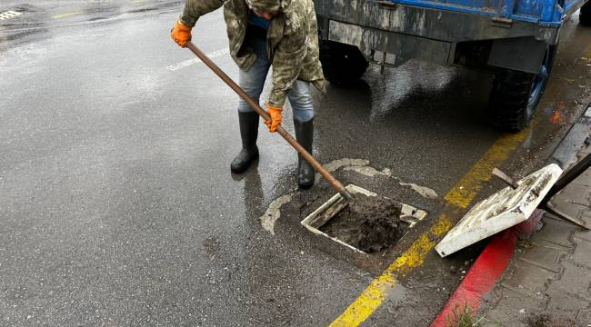 Büyükşehir ve MASKİ Ekipleri, Sağanak Yağışa Karşı Önlemini Alıyor 