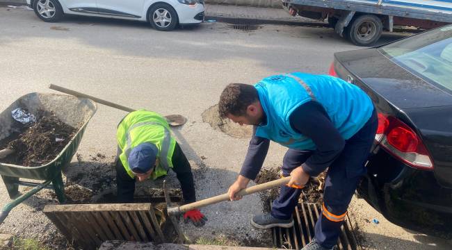 Şehitler Mahallesinin Yağmursuyu Izgaraları Temizlendi