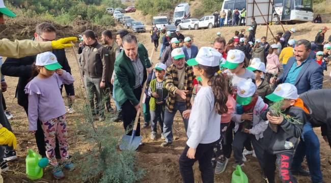 TURGUTLU’DA 1500 FİDAN TOPRAKLA BULUŞTU  