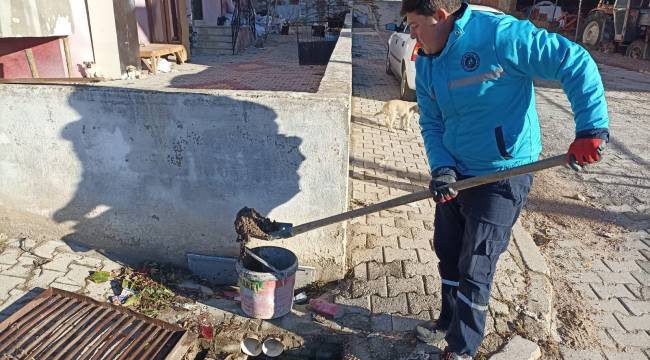 Yağmursuyu Izgaralarındaki Temizlik Çalışmaları Sürüyor