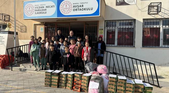 BAŞKAN ERGÜN TURGUTLU’DA ÖĞRENCİLERİN YÜZÜNÜ GÜLDÜRDÜ