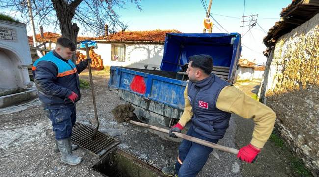 MASKİ Yağmur Suyu Izgaralarını Temizlemeye Devam Ediyor