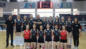 Turgutlu Belediyespor Kadın Voleybol Takımı Sezonu Galibiyetle Noktaladı