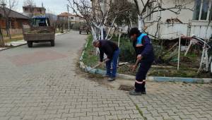 Atatürk Mahallesinin Yağmursuyu Izgaraları Temizlendi