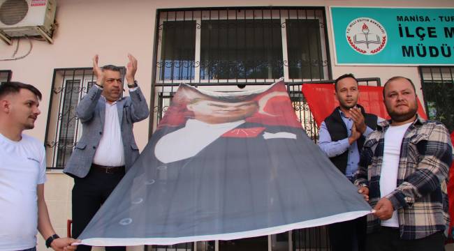 CHP TURGUTLU İLÇE BAŞKANLIĞI’NDAN ‘YENİ MÜFREDAT’ PROTESTOSU