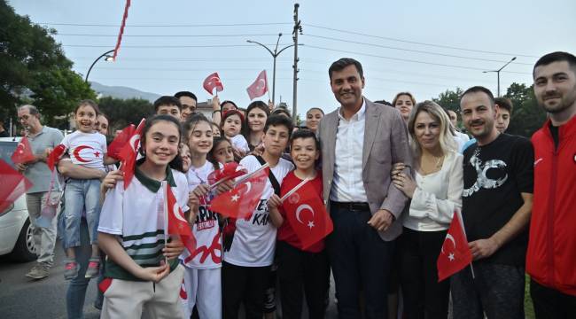 Manisa’da 19 Mayıs Kutlamaları Fener Alayı ile Renklendi