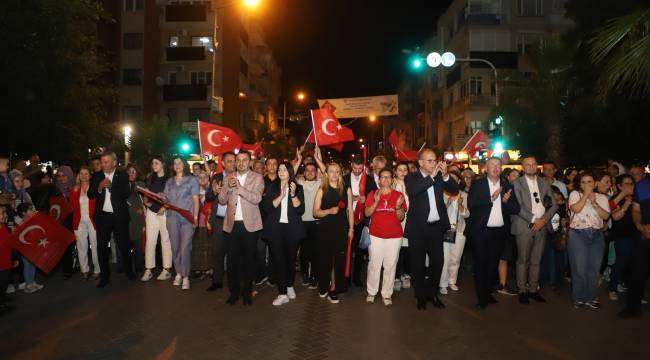 Turgutlu'da 19 Mayıs'a Özel Fener Alayı Düzenlendi