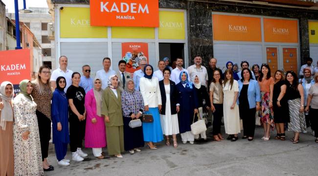 KADEM Manisa Temsilciliği'nin El Sanatları Sergisi İlgi Gördü