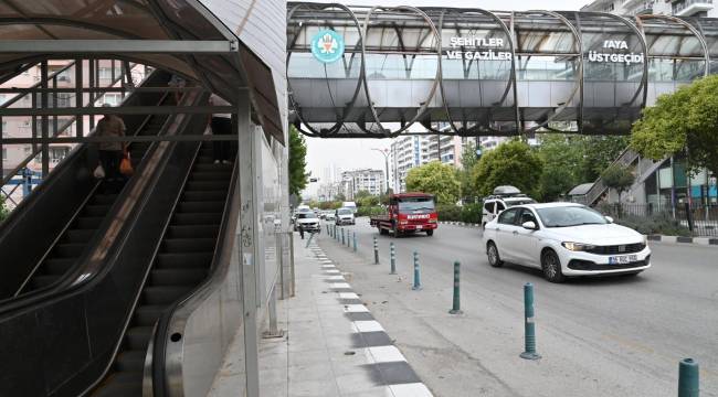 Manisa’da Şehitler ve Gaziler Yaya Üst Geçidi Artık Çalışıyor