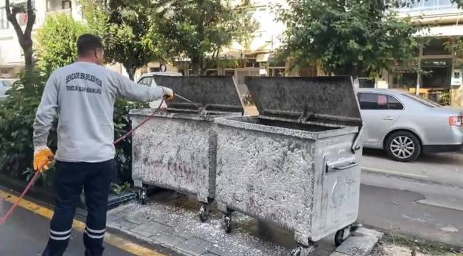 ŞEHZADELER BELEDİYESİ ÇÖP KONTEYNERLERİNDE DEZENFEKTE ÇALIŞMALARINA DEVAM EDİYOR