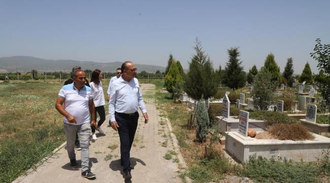 Turgutlu’da Mezarlıklar Bayrama Hazırlanıyor