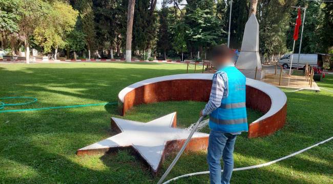 Turgutlu’da Yükümlülerden Şehitlik Bakımı ve Temizliği