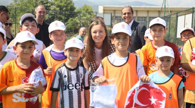 Başkan Durbay Yaz Futbol Kursunda Genç Yeteneklerle Buluştu