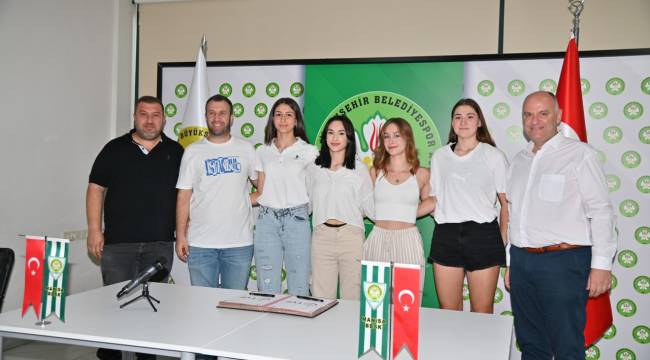 Manisa BBSK Voleybol Takımı 4 altyapı oyuncusuyla sözleşme imzaladı