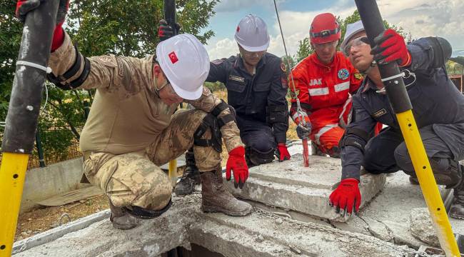 Manisa'da jandarma ekiplerine arama kurtarma eğitimi