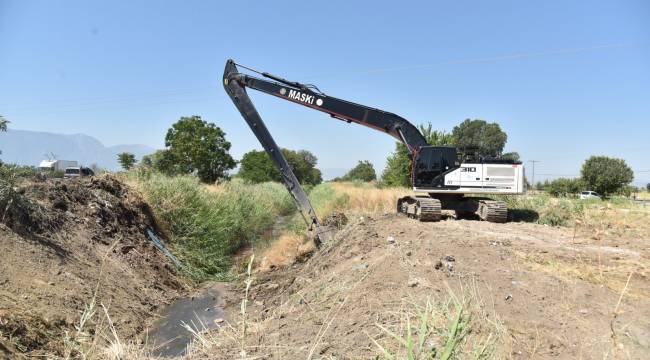 MASKİ’den çiftçiyi koruyan dere temizlik çalışması