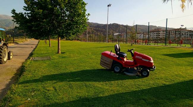 Salihli’de Yeşil Alanlarda Bakım Çalışması