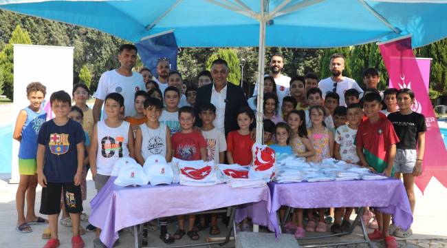 Şehzadeler Belediyesi'nden Genç Yüzücülere Büyük Destek