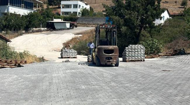 Bağyolu Mahallesi’nde parke taşı döşeme çalışması