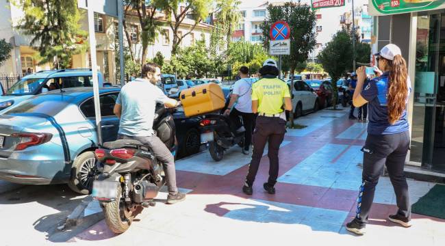 Manisa’da Zabıta ekiplerinin kaldırım işgali denetimleri sürüyor