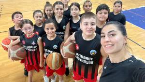 Milli Basketbolcu Turgutlu’nun Genç Yetenekleriyle Buluştu 