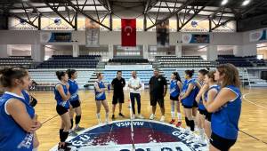 Turgutlu Belediyespor Kadın Voleybol Takımı Antrenmanlara Başladı