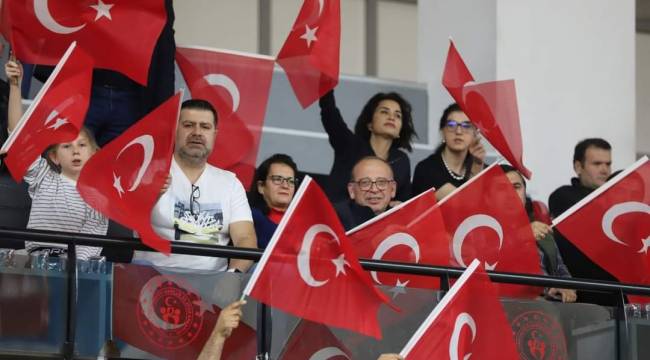 İstifa Eden Fırat Honaz'a Başkan Çetin Akın'dan Teşekkür