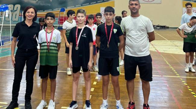 Manisa BBSK, Badminton'da Zafer Kupası'na Damga Vurdu