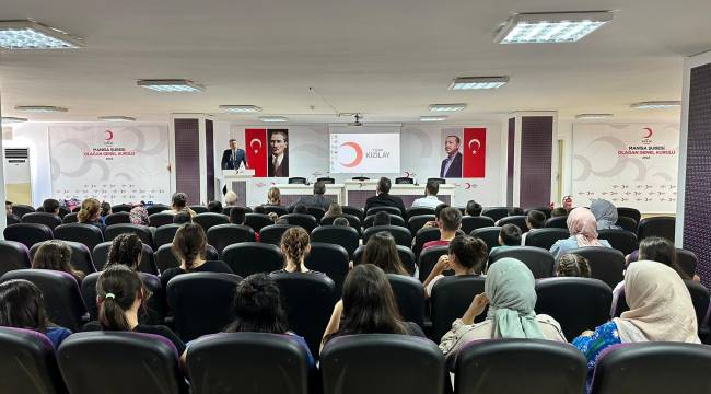 Türk Kızılay'dan Yetim Öğrencilere Kırtasiye Yardımı