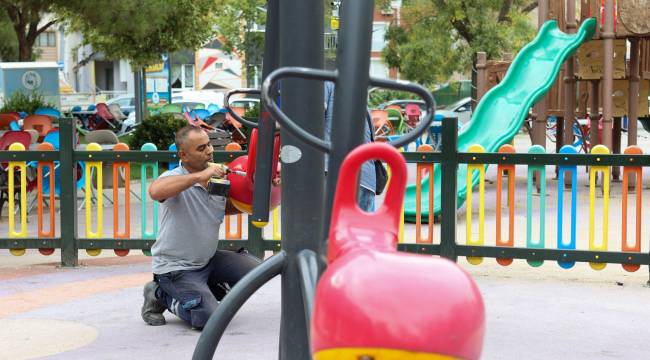 YUNUSEMRE'DE PARKLARA BAKIM ONARIM ÇALIŞMASI