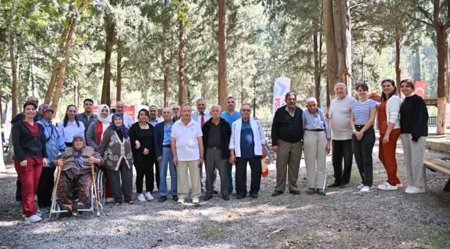 Huzurevi Sakinleri Süreyya Tabiat Parkı'ndaki Mangal Etkinliğinde Buluştu